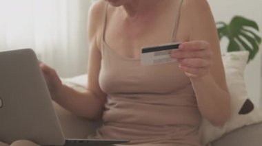 ödeme sorunu karışık kadın çevrimiçi işlem