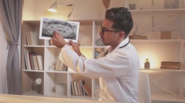 Dişçi danışmanlığı erkek doktor toplantısı