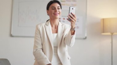 Online buluşma flörtçü kadın başarılı yaşam
