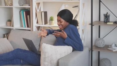laptop video çağrısı İnternet iletişim kadını