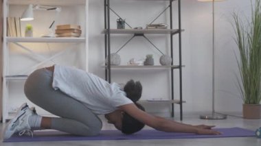 Pilates, yoga, kadın antrenmanı, spor salonu.