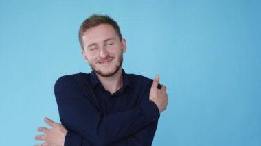 Kişisel destek, erkek gif döngüsünü kucaklıyor.