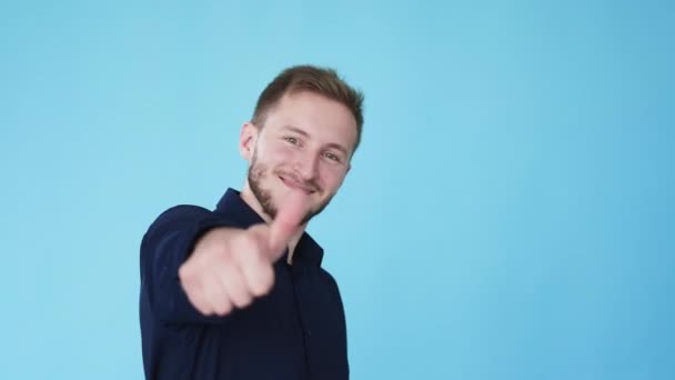 Schvalovací gesto souhlas znamení muž palce nahoru gif smyčka — Stock video