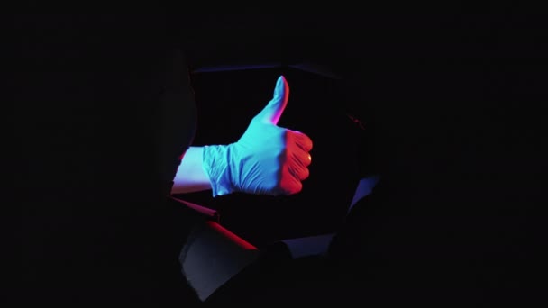 Laboratoriumtest falen arts hand duim naar beneden papieren gat — Stockvideo