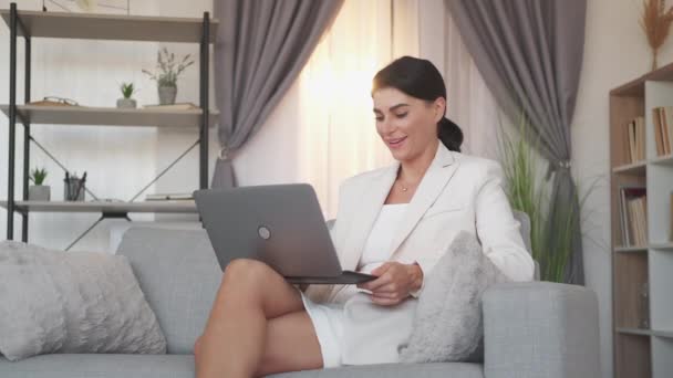 Geschäftstreffen elegante Frau Online-Konferenz — Stockvideo