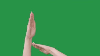 El dansı eğlence kolları manken hareketi yapıyor