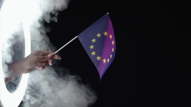 Eu bandeira União Europeia mão símbolo oficial preto — Vídeo de Stock