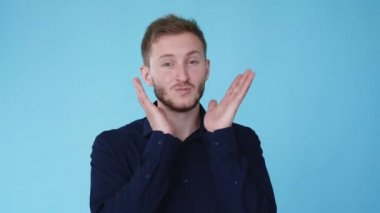 Şirin adam balık dudaklar sevimli öpücük gif döngüsü