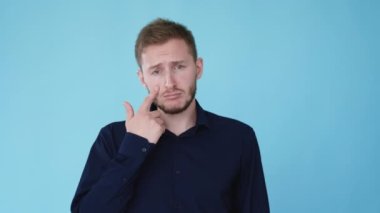 Ağlayan jest hüzünlü duygu gözyaşı akışı gif döngüsü