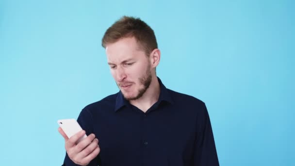 Mobile konfliktkommunikation problem mann gif loop — Stockvideo