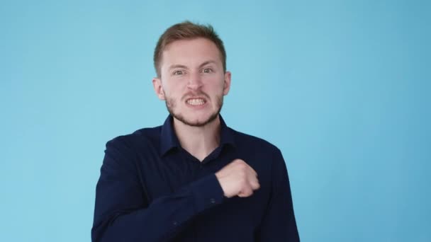 Threaten gesture violence harassment angry man gif — Stock Video