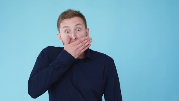 Sorprendido hombre omg expresión sorprendido gif bucle — Vídeo de stock