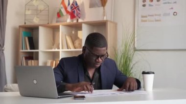 iş gelirleri veri yönetimi yöneticisi grafik ofisi