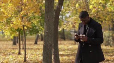Telefon mesajlaşması aygıtı iletişim adamı ormanı