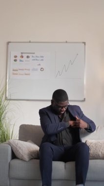 mobil bağımlılık telefon oyun tembel çalışan adam