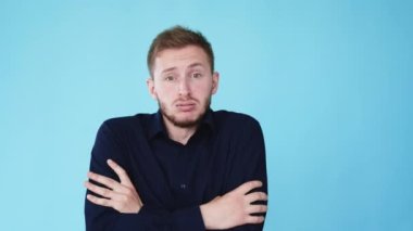 Soğuk adam dondurucu yüz ifadesi sallanıyor gif döngüsü