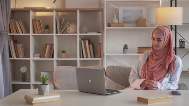 Telesalud video llamada médico consultoría en línea — Vídeo de stock