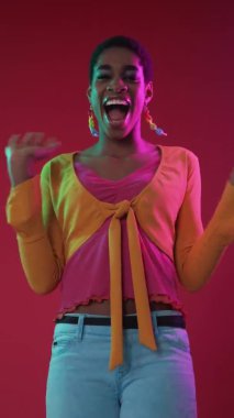 Vay canına, inanılmaz bir şans. Heyecanlı bir kadın.