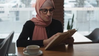 Yurtdışında eğitim gören kadın dershanesi