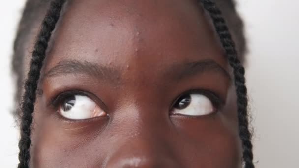 Άσκηση μάτι ανακούφιση στέλεχος γυναίκα τροχαίο μάτια — Αρχείο Βίντεο