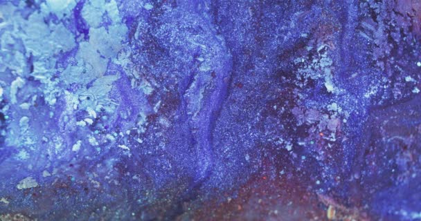 闪光液体纹理颜料混合蓝色紫色液体 — 图库视频影像