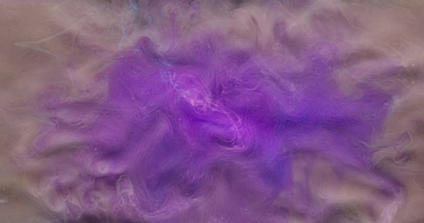 Tinta gota de água cor névoa fluxo roxo fumaça mistura — Vídeo de Stock