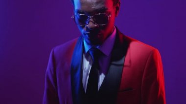 Beyefendi stili parti modası neon adam smokini