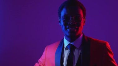 Tamam jest rızası anlaşması neon ışıklı adam