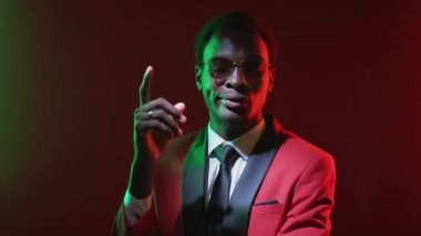 Düşünceli beyefendi sorusu tefekkür neon adam