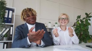 iş başarısı destekleyici meslektaşlar çevrimiçi