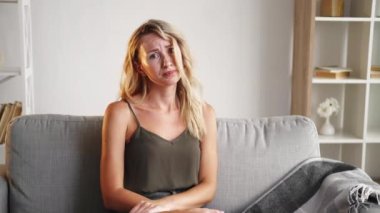 Üzücü bir durum, üzgün bir kadın.