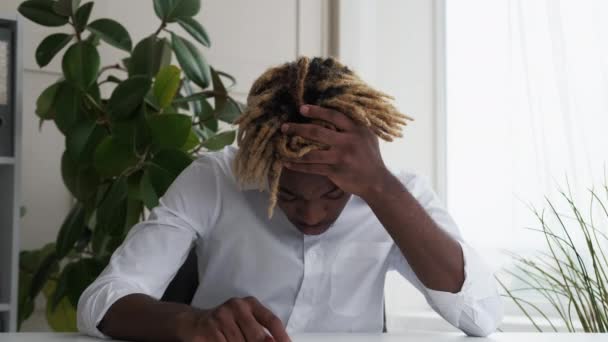 Work fail exhausted black man regretful feelings — Video Stock