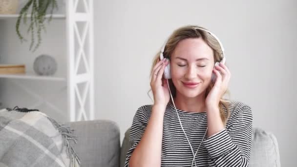 Nice music inspired woman stereo sound happy — стоковое видео