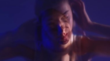 Yumuşak güzellik iki kat pozlama ilham verici kadın yüzü