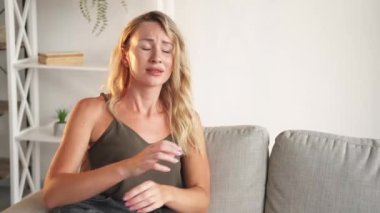 Çatışma durumu kadın öfke ifadesi