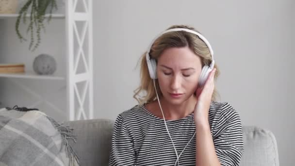 Musique guérison bouleversé femme récupération sonore triste — Video