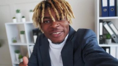 iş hayatı stili siyah adam çevrimiçi konferansı