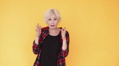 Öfkeli tartışmacı kadın öfke ifadesi