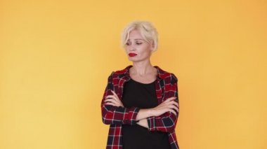 Üzücü bir durum. Üzgün bir kadın.