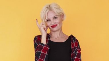 Fikirlere odaklanan şüpheci kadını aklınızda tutun.