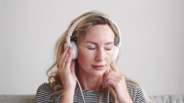 müzik ilhamı sakin kadın stereo sesi