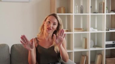 Protesto eden bir kadını reddetmek asla güzel değildir.