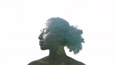 Doğa terapisi sağlık canlılığı Sakin kadın ormanı