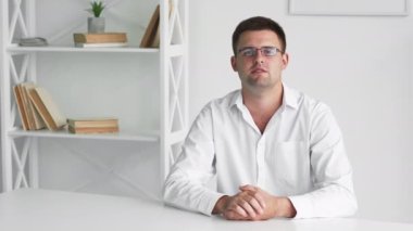 Sanal konferans zeki ofis çalışanı çevrimiçi