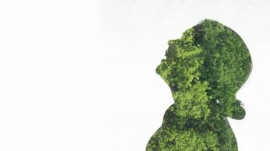Temiz hava ormanı koruma yeşil kız nefes alıyor