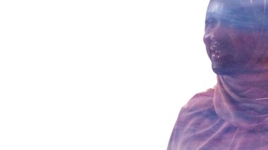 inanç umut portresi gülümseyen kadın tesettür