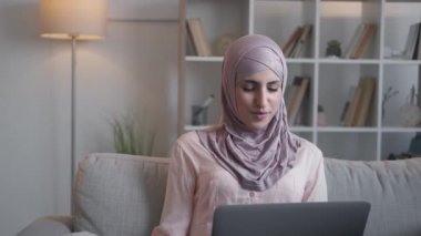 laptop video çağrısı İnternet iletişim kadını