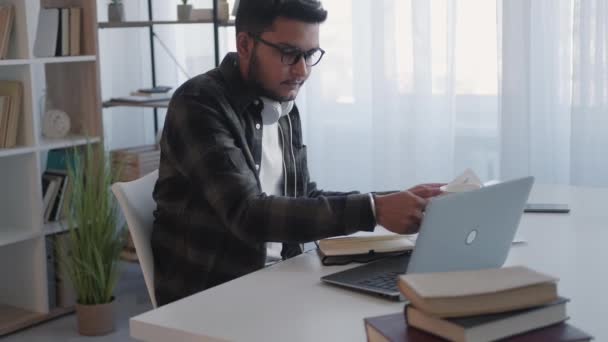 Account manager data checking man graphs desk — Stockvideo