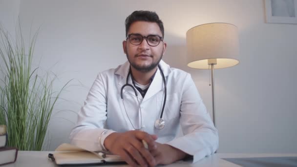 Médico virtual online homem de saúde vídeo chamada — Vídeo de Stock