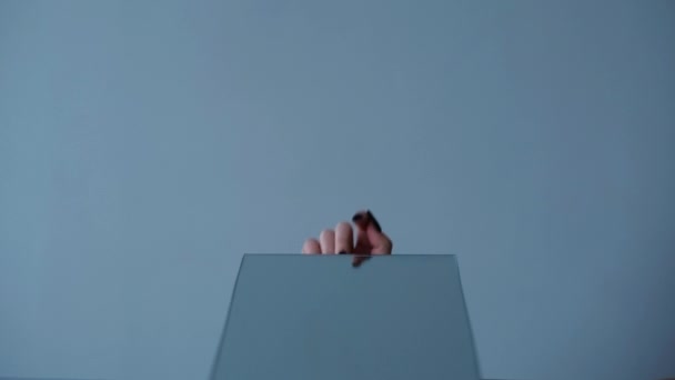 Friedensgeste Siegeszeichen Frau Hand Symbol gif — Stockvideo